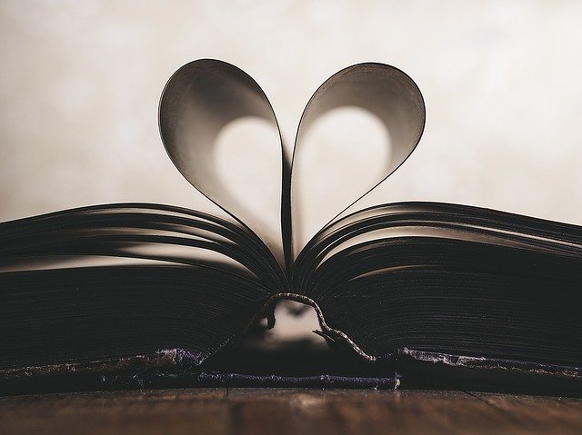 srdce z listů knihy.jpg